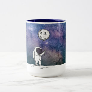 Tasse 2 Couleurs L'astronaute dans l'espace avec le cosmos de
