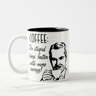 Tasse 2 Couleurs Le café, font des choses stupides plus rapidement