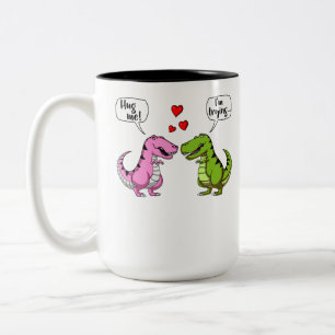 Tasse 2 Couleurs Le dinosaure de T-Rex m'étreignent plaisanterie