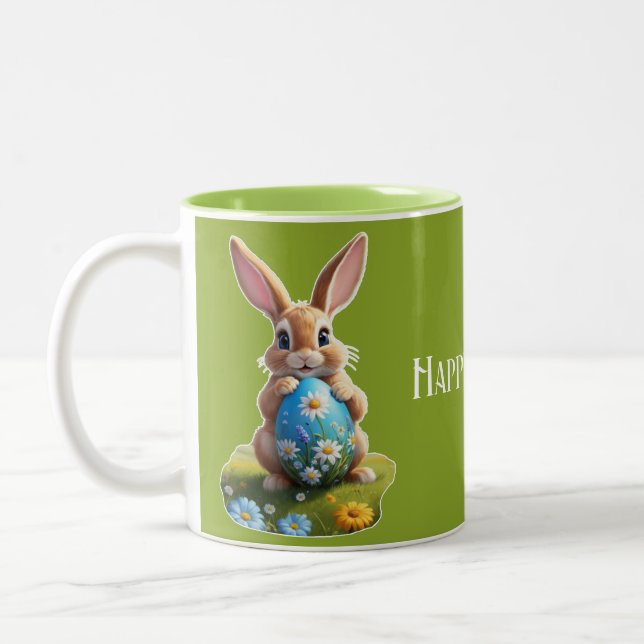 Tasse 2 Couleurs Le lapin de Pâques doux avec de la pâtisserie. (Gauche)