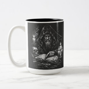 Tasse 2 Couleurs Le Magicien Étudiant le Grimoire — par BurnsInHell