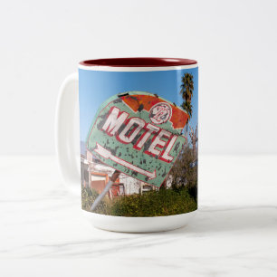 Tasse 2 Couleurs Le motel de Nate dans le désert des Mojaves