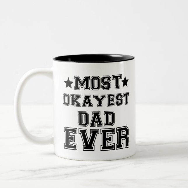 TASSE 2 COULEURS LE PLUS OKAYEST PAPA JAMAIS (Gauche)
