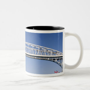 Tasse 2 Couleurs Le pont Blue Water est un pont à deux travées