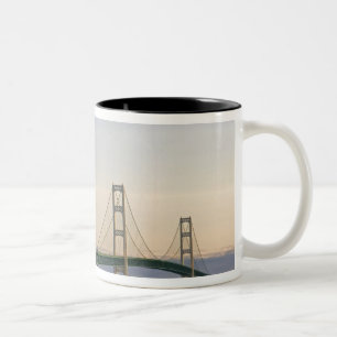 Tasse 2 Couleurs Le pont Mackinac qui s'étend sur le détroit de 3