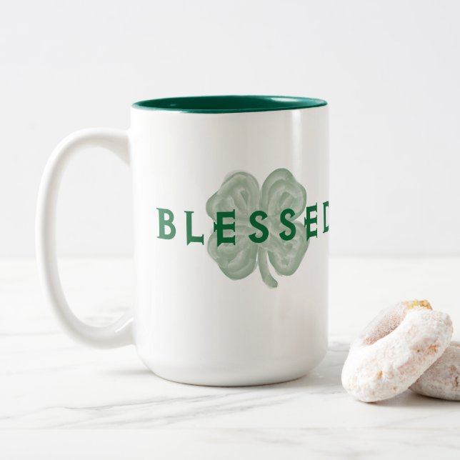Tasse 2 Couleurs Le shamrock béni par jour de St Patrick (Avec donut)