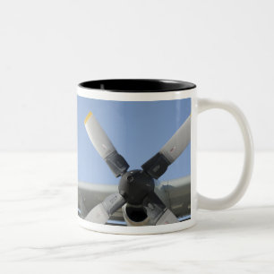 Tasse 2 Couleurs Les ailes d'un LC-130 Hercules