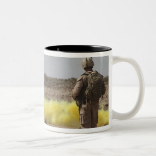 Tasse 2 Couleurs Les marines assurent la sécurité