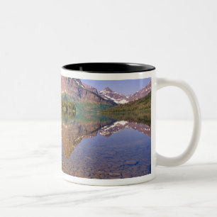 Tasse 2 Couleurs Les montagnes se reflètent dans le calme du lac T