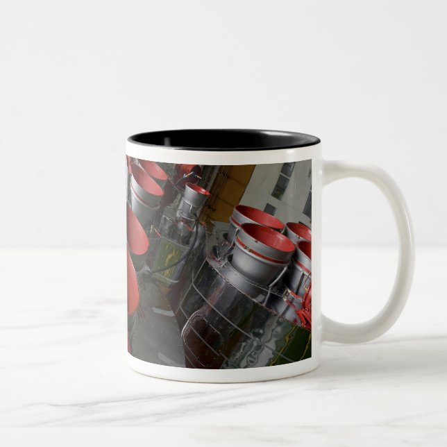 Tasse 2 Couleurs Les propulseurs du Soyouz TMA-14 vaisseau spatial  (Droit)