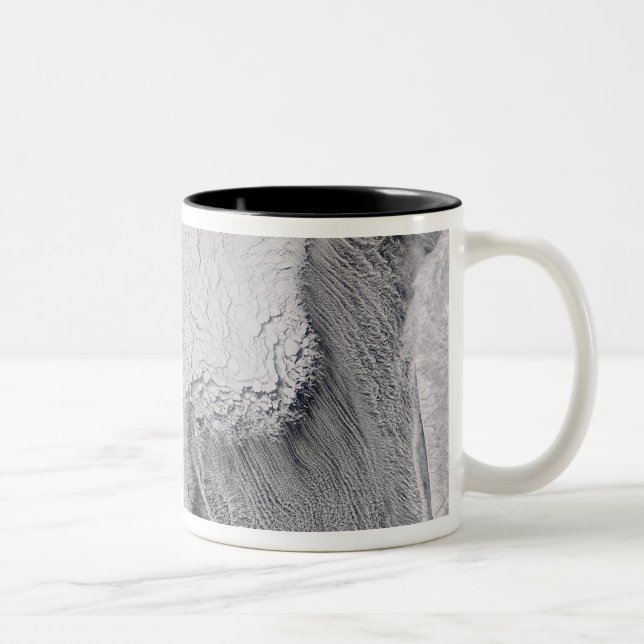 Tasse 2 Couleurs Les rues glacées et nuageuses dans la mer d'Okhots (Droit)