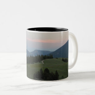 Tasse 2 Couleurs Les sentiers à travers les montagnes