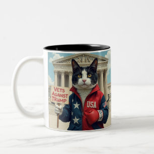 Tasse 2 Couleurs Les vétérans contre Trump Cat