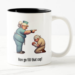 Tasse 2 Couleurs L'infirmière tue un patient aîné qui n'est pas né