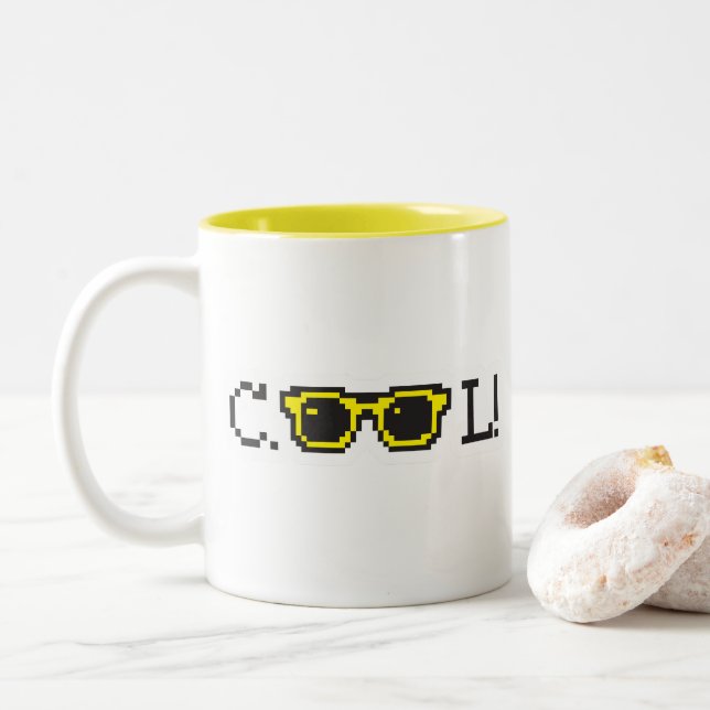 Tasse 2 Couleurs Lunettes de soleil Cool Pixel Typographie – Rétro  (Avec donut)