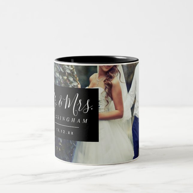 Tasse 2 Couleurs M. et Mme Script Monogram Photo Mariage (Centre)
