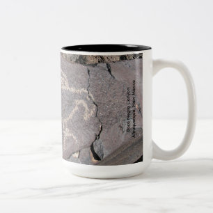 Tasse 2 Couleurs Macaw Petroglyph d'un oiseau exotique