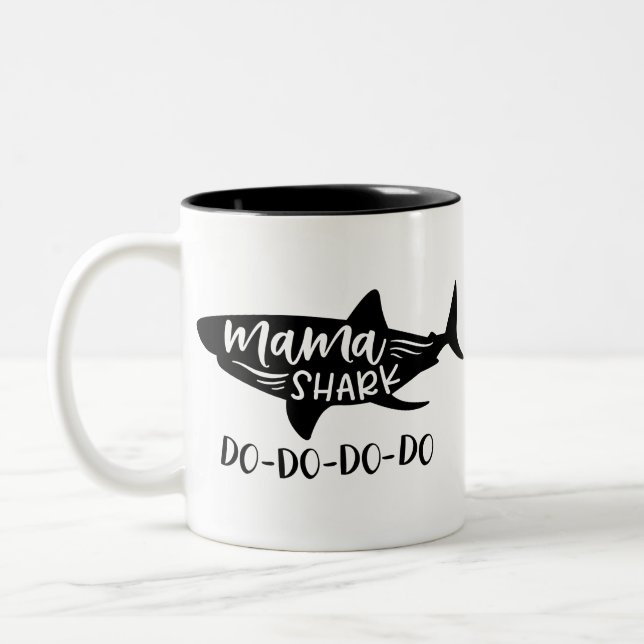Tasse 2 Couleurs Maman Shark Faire-Faire-Faire-Faire Mommy Shark (Gauche)