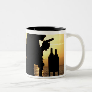 Tasse 2 Couleurs Marines tire des pistolets de 9mm