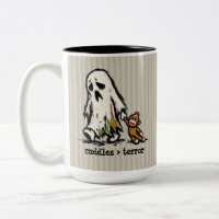 Mignon singe en chaussette fantôme de monstre joue