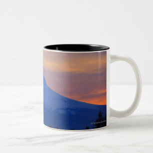Tasse 2 Couleurs Montagne bleue couverte par neige orange de ciel