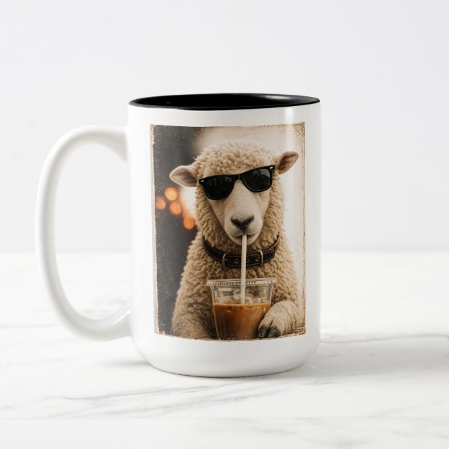 Tasse 2 Couleurs Moutons cools buvant du café glacé (Gauche)