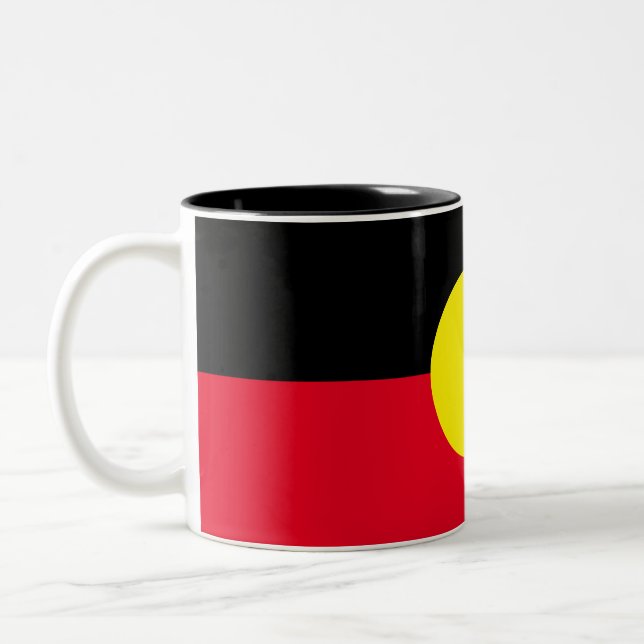 Tasse 2 Couleurs Muqueuse de drapeau autochtone (Gauche)