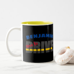 Tasse 2 Couleurs Né pour conduire la typographie du conducteur de c