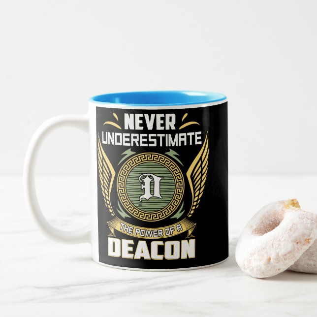 Tasse 2 Couleurs Ne sous-estimez jamais le pouvoir d'un diacre (Avec donut)
