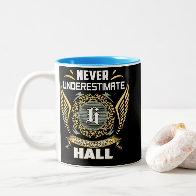 Tasse 2 Couleurs Never Underestimate The Power Of A Hall (Avec donut)