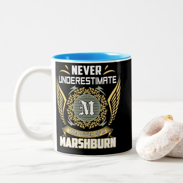Tasse 2 Couleurs Never Underestimate The Power Of A Marshburn (Avec donut)
