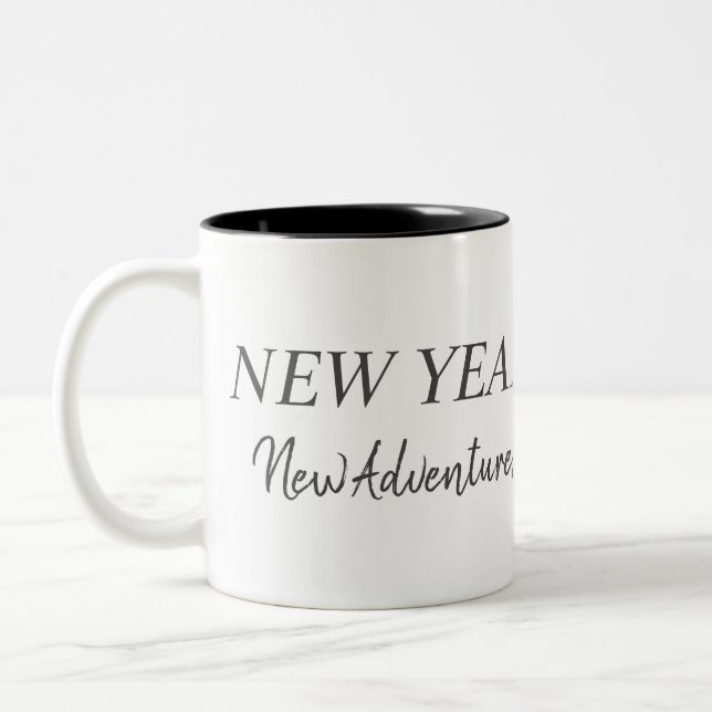Tasse 2 Couleurs New Year New Adventures | Black & White Typography (Gauche)