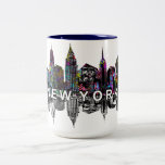 Tasse 2 Couleurs New York en graffiti<br><div class="desc">Cette oeuvre de style rue présente une ligne d'horizon de la ville de New York recouverte de graffitis à l'encre noire. Recherchez le gorille qui s'étale devant les bâtiments.</div>