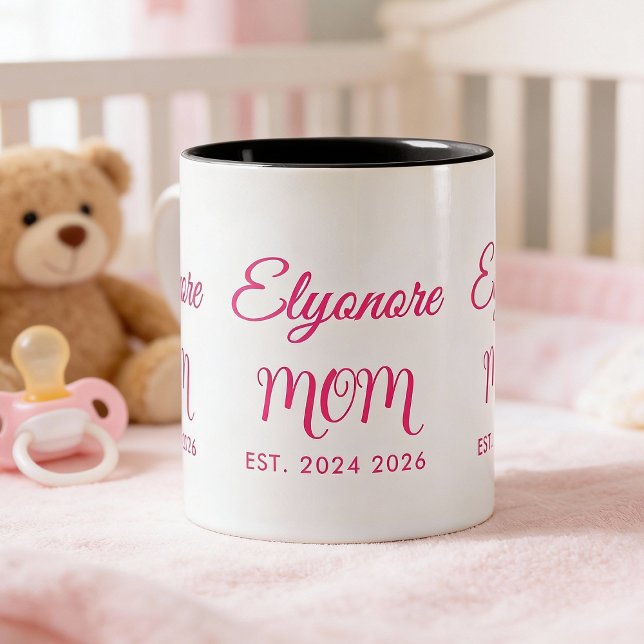 Tasse 2 Couleurs Nom de maman personnalisé Deux Date Rose Script  (Créateur téléchargé)