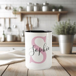 Tasse 2 Couleurs Nom personnalisé moderne Monogramme rose<br><div class="desc">Nom personnalisé moderne Monogramme rose</div>