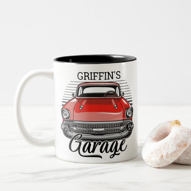 Tasse 2 Couleurs NOM personnalisé Retro Red Classic Car Garage (Avec donut)