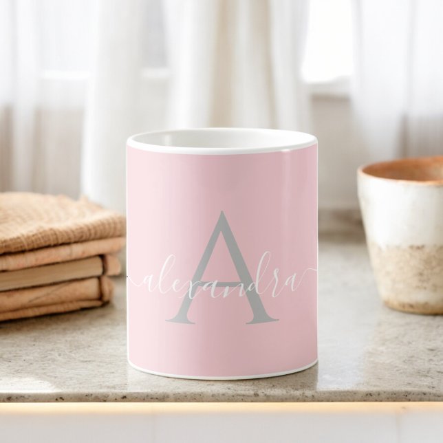 Tasse 2 Couleurs Nom rose blanc Monogramme initial Élégant Script (Créateur téléchargé)