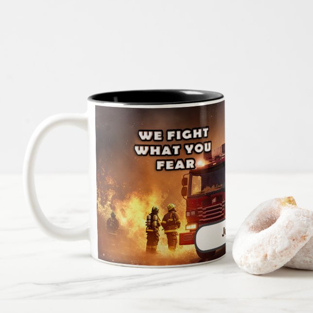 Tasse 2 Couleurs Nous combattons ce que vous craignez pompier (Avec donut)