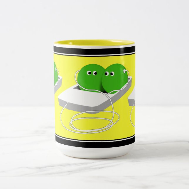 Tasse 2 Couleurs Nous Sommes Comme Deux Pois Dans Un Pois (Centre)