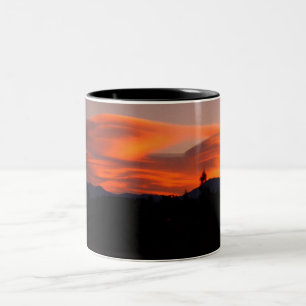 Tasse 2 Couleurs Nuages lenticulaires au lever de soleil au-dessus