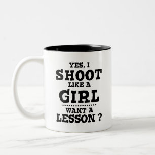 Tasse 2 Couleurs Oui, je tire comme une fille, vous voulez une leço