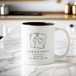 Tasse 2 Couleurs Paire d'as | Las Vegas Wedding Favor<br><div class="desc">Commémorez votre mariage de Vegas en cool avec ces tasses de faveur de mariage, avec une paire de cartes à jouer (l'as des coeurs et l'as des diamants), les noms du couple, la date et l'emplacement du mariage. Choisissez le style à deux tons pour une pop de couleur à l'intérieur...</div>