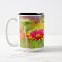 Papillon monarque sur Fleur rouge et jaune