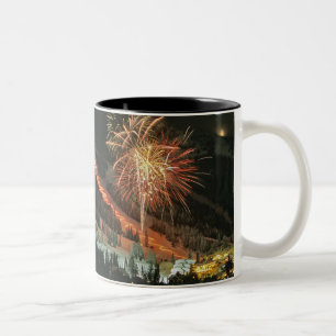 Tasse 2 Couleurs Parade aux flambeaux et feux d'artifice en hiver