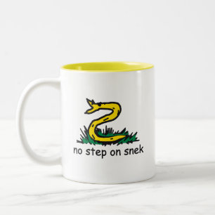 Tasse 2 Couleurs Pas de pas sur les mèmes de snek Gadsden parodie S