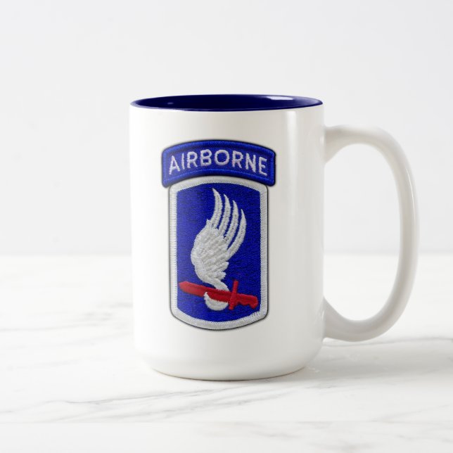 Tasse 2 Couleurs Patch des vétérans de la 173e brigade aéroportée (Droit)