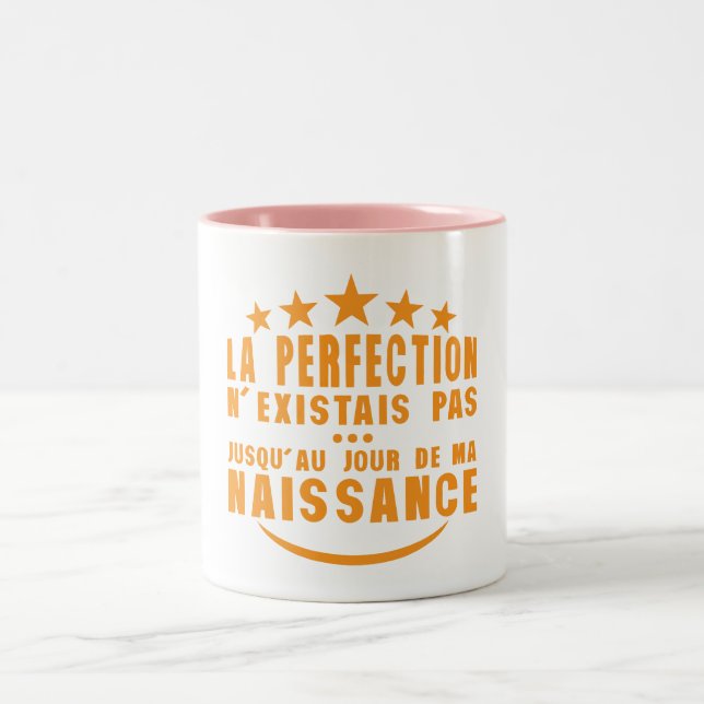 Tasse 2 Couleurs perfection existais pas jour naissance citation (Centre)