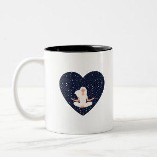 Tasse 2 Couleurs Petite fille faisant du yoga et de la méditation 