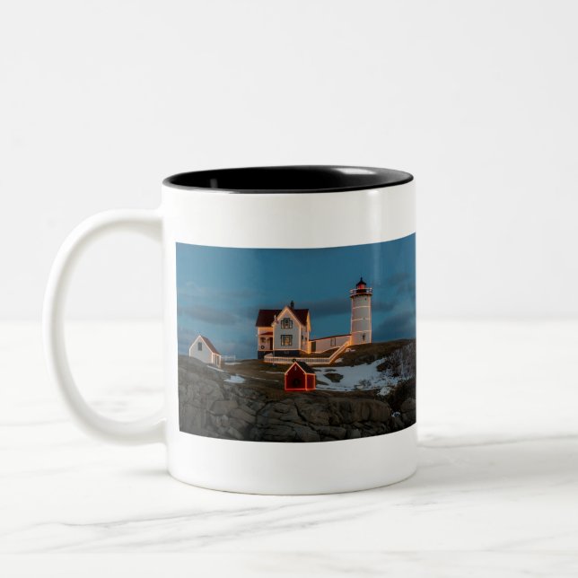 Tasse 2 Couleurs Phare de Nubble à Noël (Gauche)