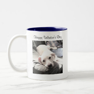 Tasse 2 Couleurs Photo mignonne de chien blanc assis avec papa bleu